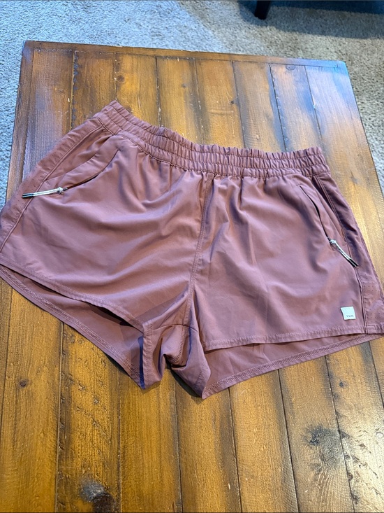 Vuori Pants - Vuori Women's Mauve Athletic Shorts with Zipper Pockets